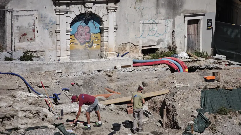 Gli scavi archeologici della piazza romana del I secolo avanti Cristo davanti a Casa Francol (Lasorte)
