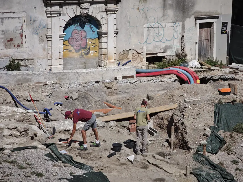 Gli scavi archeologici della piazza romana del I secolo avanti Cristo davanti a Casa Francol (Lasorte)