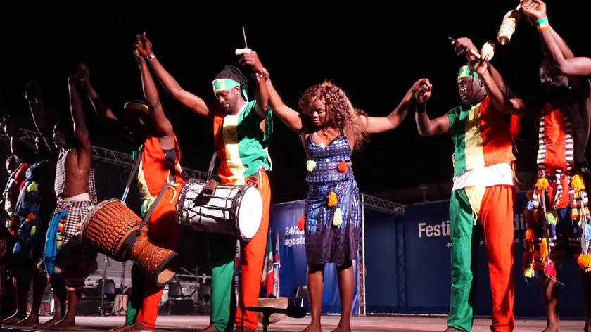 Uno spettacolo del festival del folklore