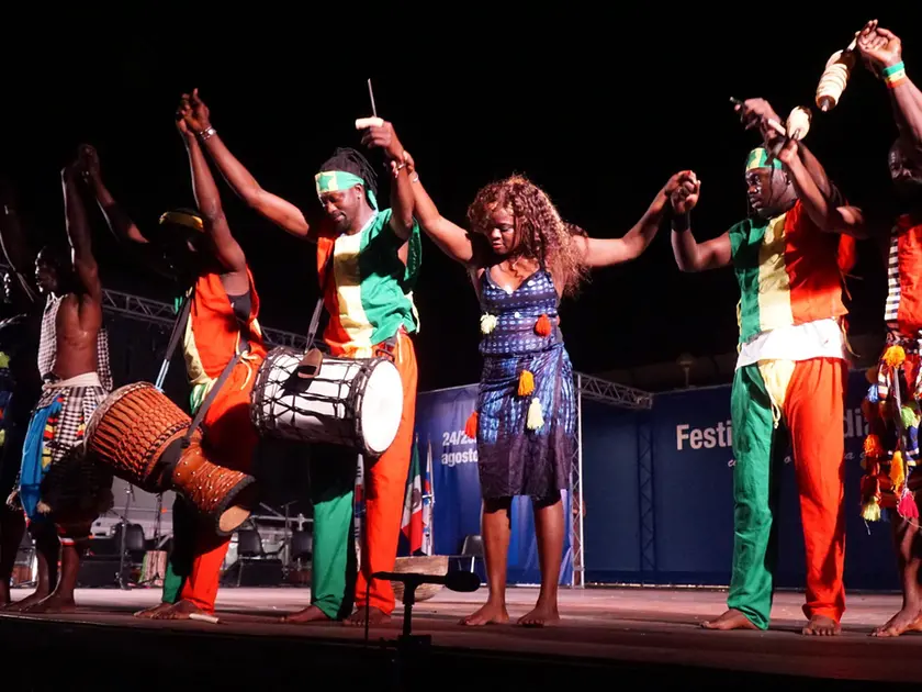 Uno spettacolo del festival del folklore