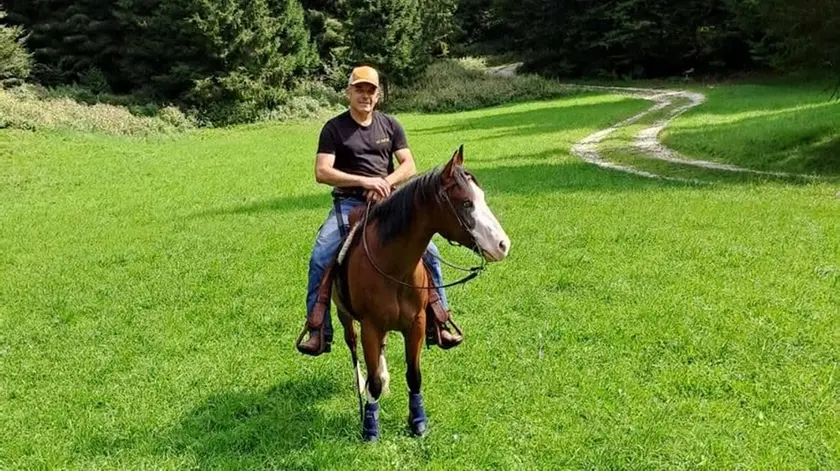 La vittima Lorenzo Zucchetto con il suo cavallo