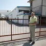 Il presidente della Croce Rossa di Monfalcone Rodolfo Vovk davanti all'ex Bo Frost, individuato come nuova papabile sede. Foto Bonaventura