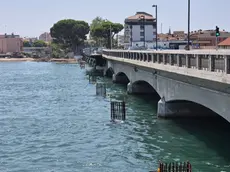 I piloni indicano dove passerà il futuro ponte parallelo
