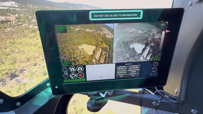 La strumentazione con cui vigili del fuoco e protezione civile sorvegliano l'area di Padriciano. Foto Silvano