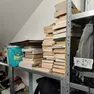 Oggetti smarriti in custodia sugli scaffali dello sportello oggetti rinvenuti di Actv