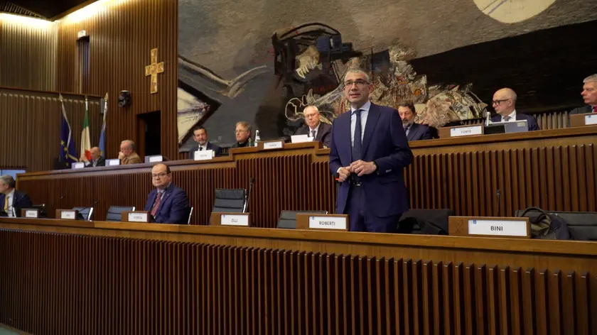 L'assessore alle Autonomie loclai Pierpaolo Roberti in Consiglio regionale