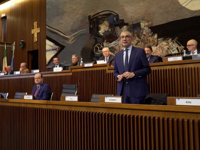 L'assessore alle Autonomie loclai Pierpaolo Roberti in Consiglio regionale