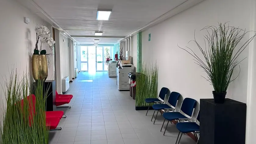 Gli spazi allestiti all’Isola della Schiusa per gli uffici del Comune di Grado