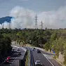 Il fumo durante uno degli ultimi incendi in Carso (foto Andrea Lasorte)