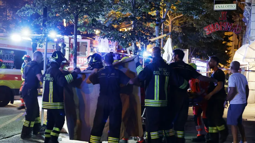 I soccorsi la sera del 17 luglio in via Battisti Foto Lasorte