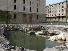 Gli scavi sul Chiave,dove il torrente incontra il viale dello scalo (foto Massimo Silvano)