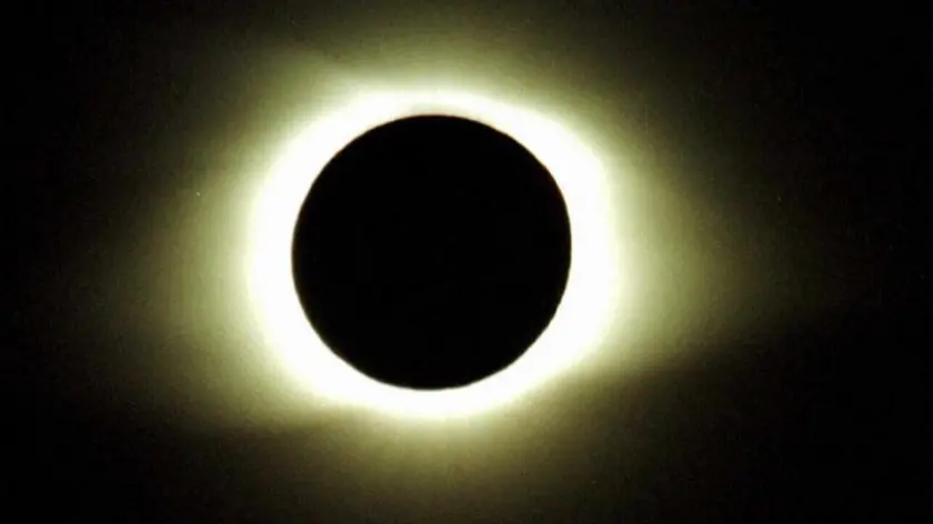 Mercoledì 12 agosto la luna coprirà il sole e per un paio di minuti il giorno diventerà quasi notte