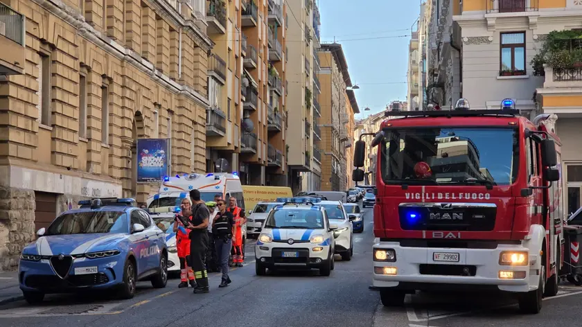 L'incendio in via Piccardi a Trieste
