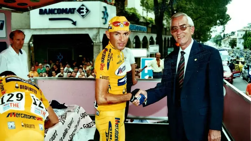 Gianni Fabris con il ciclista Marco Pantani (foto archivio Bressan)