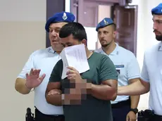 Usama scortato in tribunale il giorno della convalida (foto Andrea Lasorte)