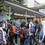L’ingresso a scuola alla Giacich (foto Katia Bonaventura)