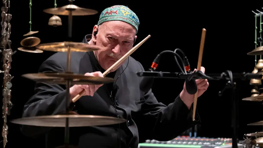 Il batterista U.T. Gandhi, scomparso a 66 anni, in uno scatto di Foto Luca A. d’Agostino