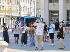 Turisti in giro per la città Foto Andrea Lasorte