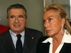 Carlo De Benedetti con la moglie Silvia Monti
