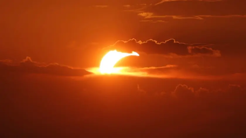 A Trieste lo spettacolo dell’eclissi di Sole bloccato sul più bello dalle nuvole
