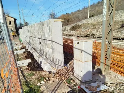 Il muro di Duino stazione, le strutture mancano invece a Visogliano