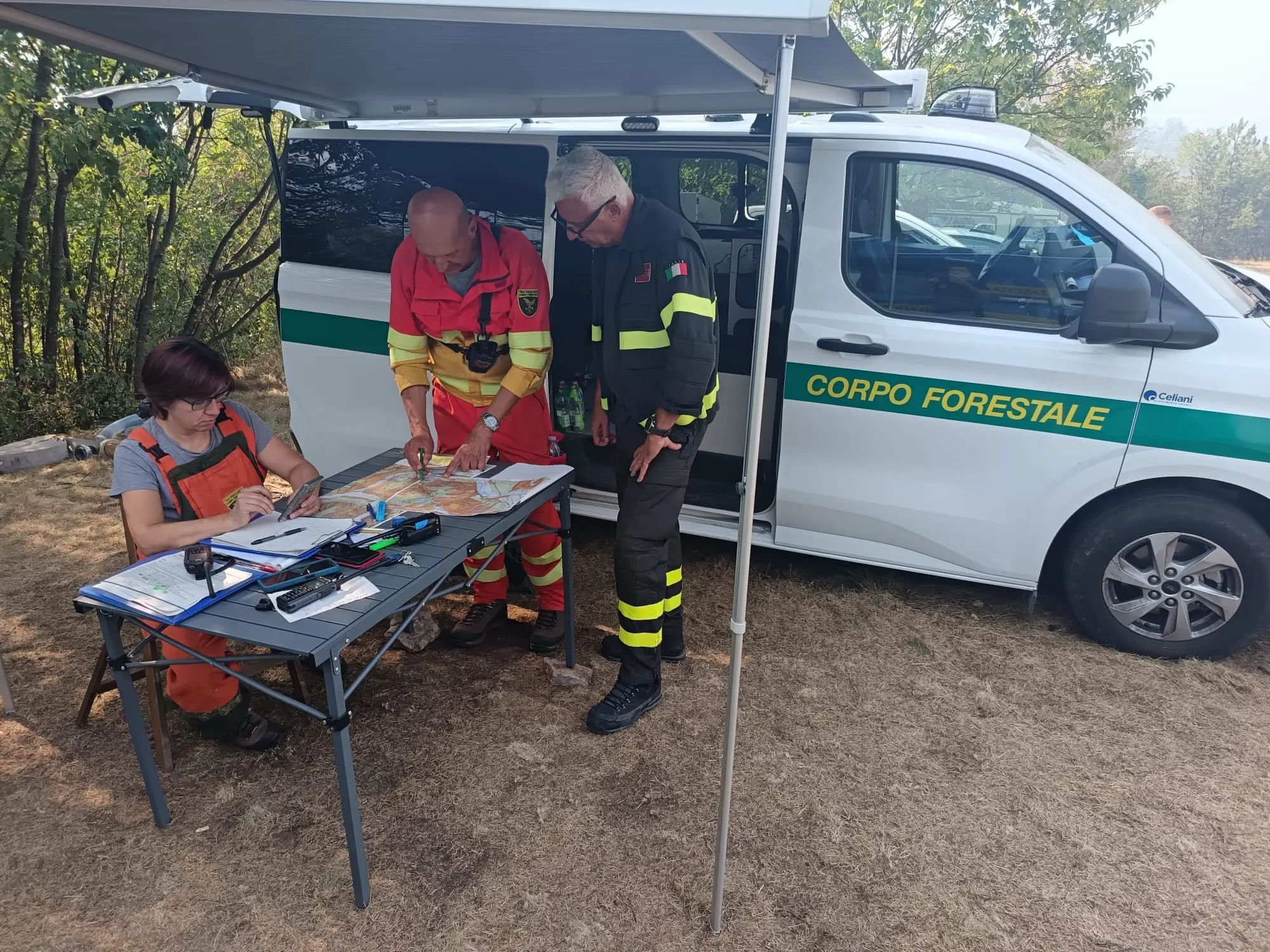 Il campo base per l'incendio sull'Amariana