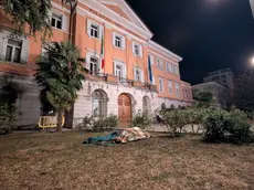L'accampamento notturno davanti alla Prefettura di Gorizia (Tibaldi)