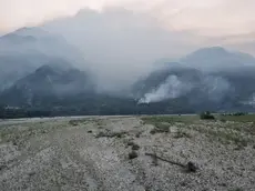 Il fumo degli incendi visto dalle frazioni di Tolmezzo