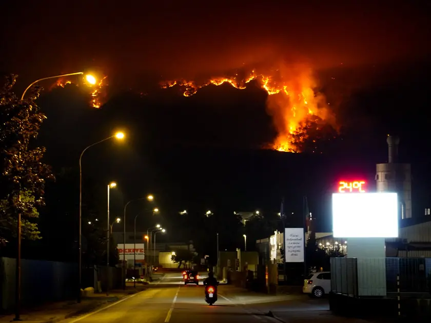 La foto della distruzione sull'Amariana vista da Tolmezzo (foto Andrea Siega)