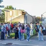 Studenti in attesa del bus Apt a Gorizia. Foto Tibaldi