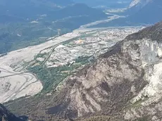 Monte Amariana, il sorvolo mostra la devastazione: il bosco bruciato è una grande macchia marrone