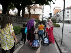 Gli alunni della Duca d'Aosta vanno a scuola accompagnati. Foto Bonaventura