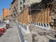 La doppia barriera di contenimento Foto Massimo Silvano