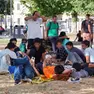 I migranti in piazza Libertà. Foto Silvano