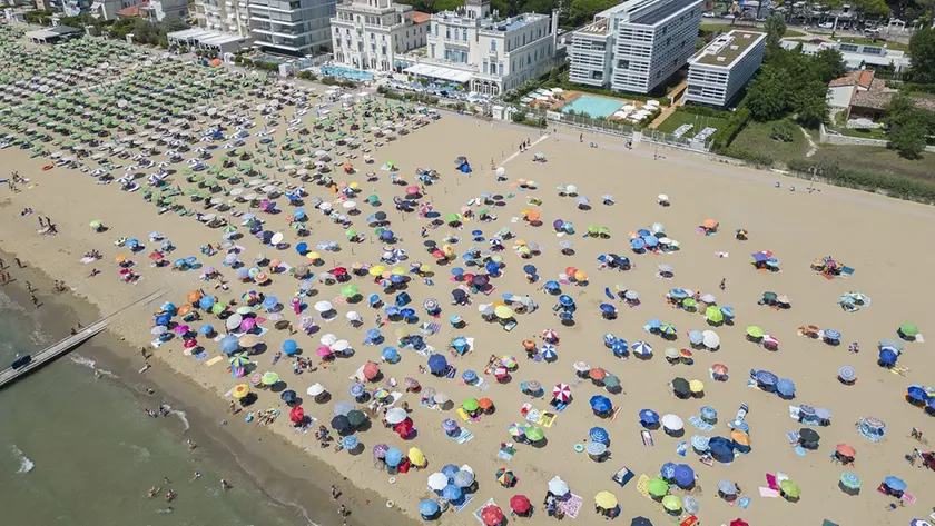 Il lido di Jesolo visto dall’alto: la turista è ospite in una struttura ricettiva del territorio