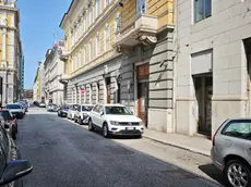 La rapina è avvenuta in Via Galatti, all'angolo con piazza Vittorio Veneto. Foto Lasorte