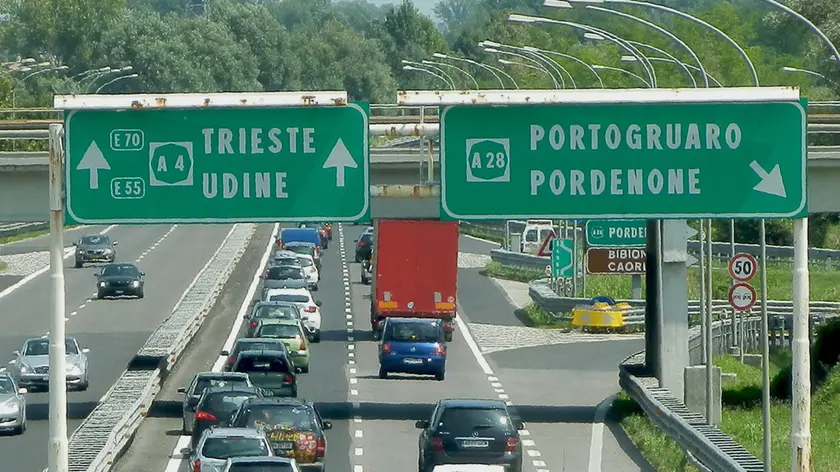 Incidente tra furgone e auto sulla A4