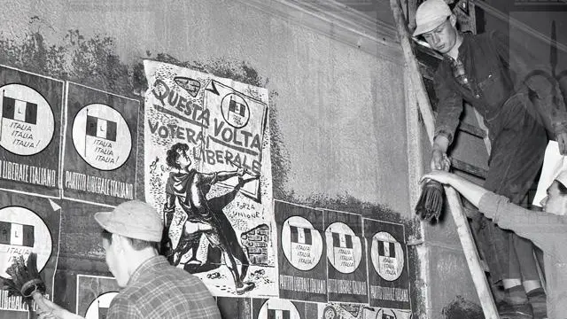 Manifesti elettorali del Pli affissi poco prima di una tornata amministrativa