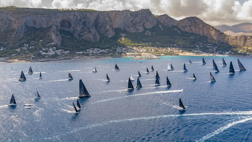 La partenza da Palermo della regata