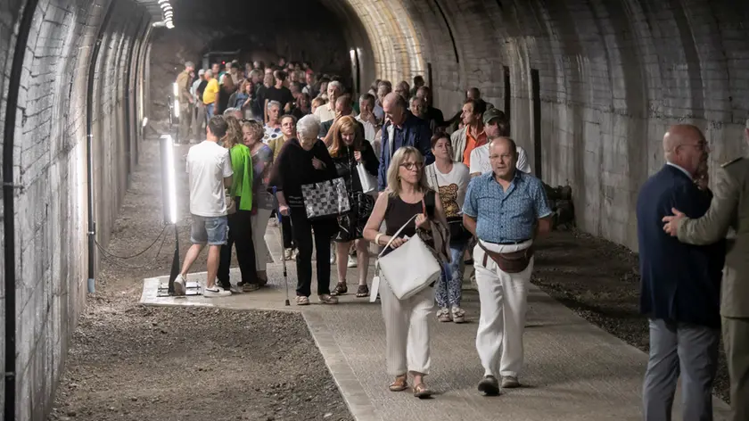 Il numeroso pubblico all’inaugurazione della Galleria e i pannelli multimediali (foto Katia Bonaventura)