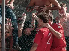 L'esultanza dei giocatori davanti al tifo triestino. Foto dagli account social Ust