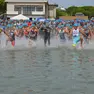 La spettacolare partenza della frazione a nuoto del Triathlon di Grado
