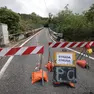 La strada chiusa sul ponte ferroviario di via Bonomea (foto Andrea Lasorte)