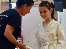 La piccola Noemi Schiavo durante un'esibizione di karate: era la sua passione