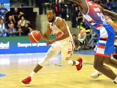 La guardia Markel Brown in azione (foto Bruni)