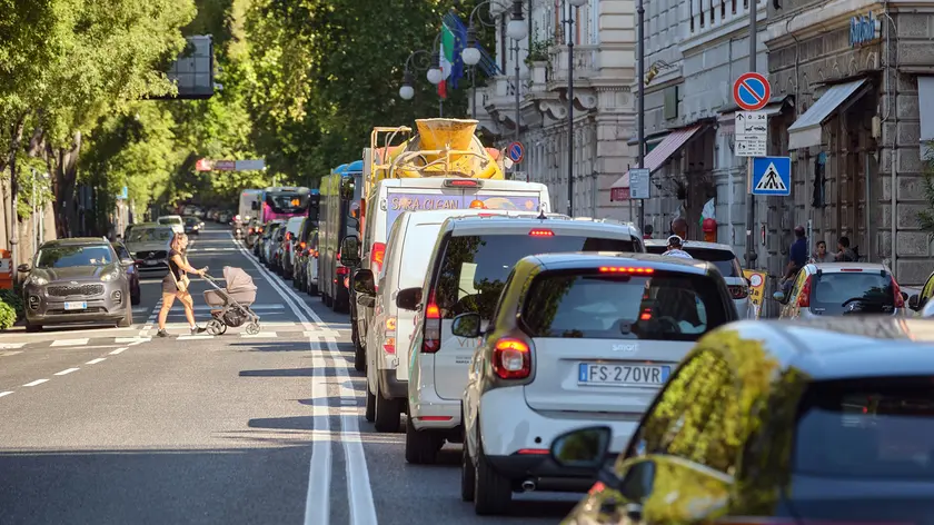 Lavori in viale Miramare, altre tre settimane di cantiere per il rifacimento delle tubazioni