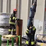 I vigili del fuoco di Trieste mettono in sicurezza la bombola di acetilene
