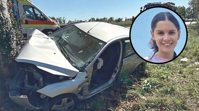 La Ford focus finita contro il platano domenica pomeriggio e, nel tondo, la piccola Noemi