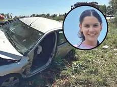 La Ford focus finita contro il platano domenica pomeriggio e, nel tondo, la piccola Noemi