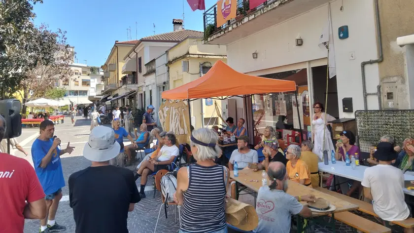 In alto i danni del rogo di Almissa, sotto la seconda vittima